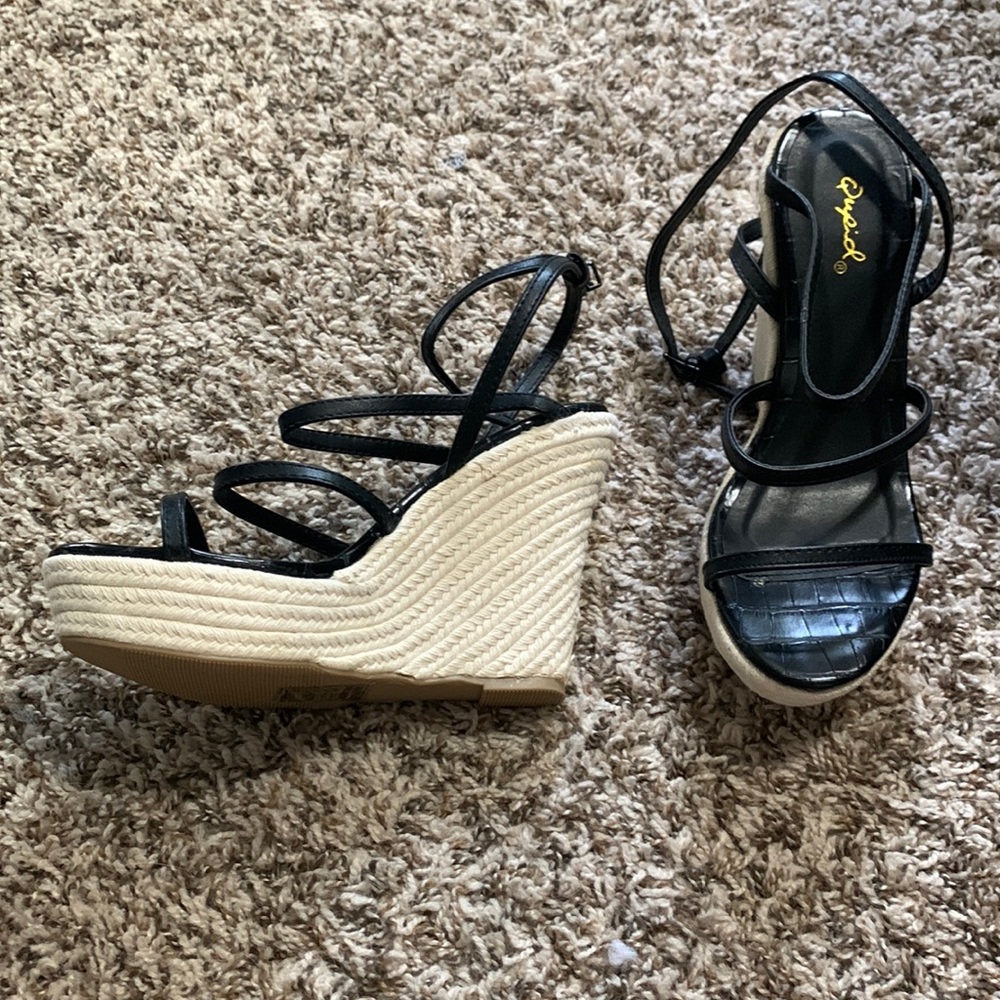 Brand New Qupid strappy sandle! US size 7.5
